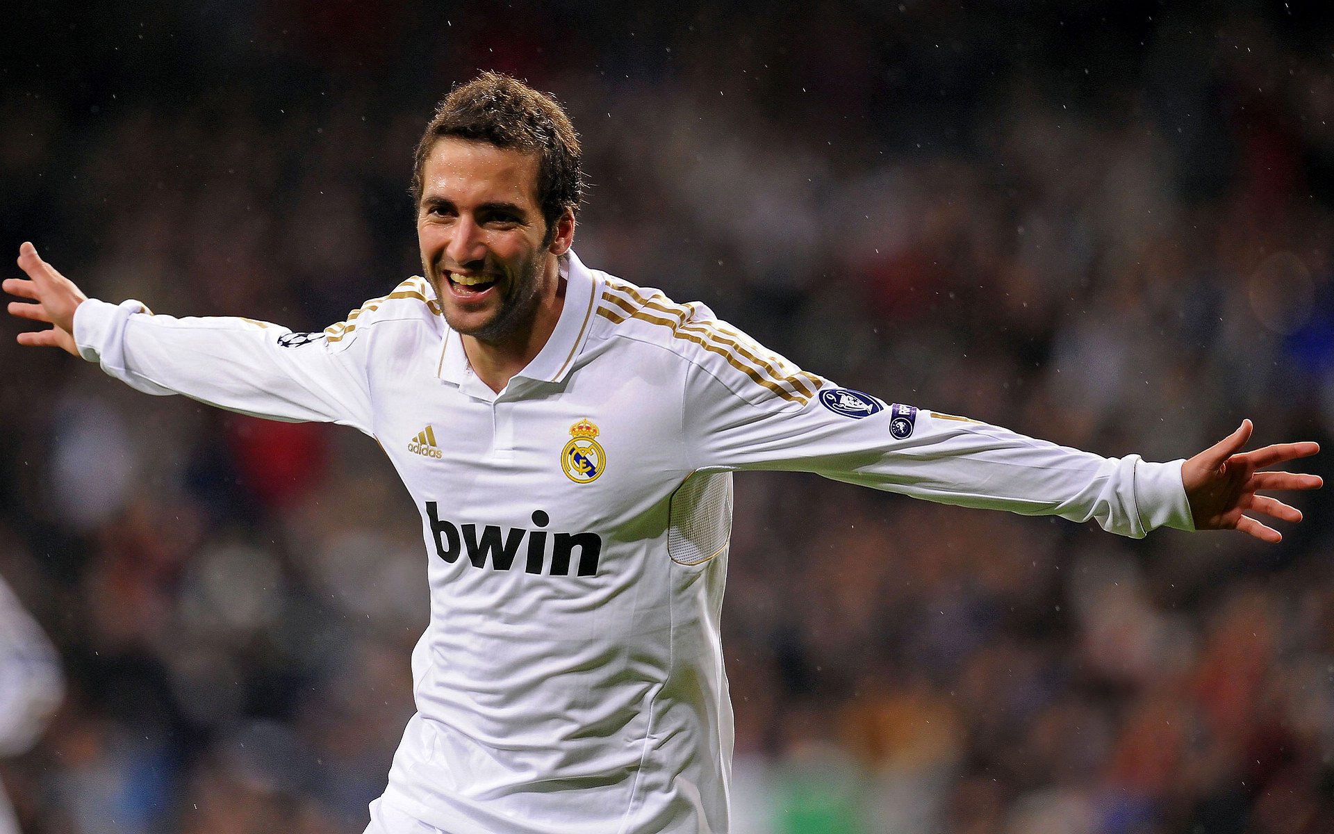 爱游戏-中超球队战术配合更加默契，中超各个球队的缺点